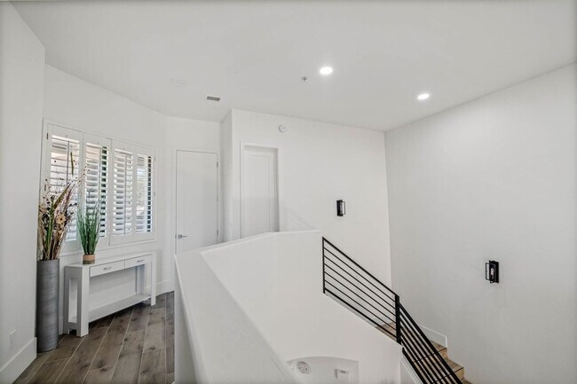 Building Photo - 19550 N Grayhawk Dr