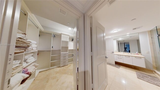 Building Photo - 3101 S Ocean Dr