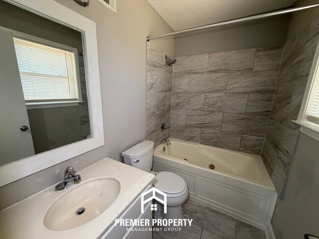 Building Photo - Charming 3BR/2BA Bartlett Area Home | Vaulted Ceilings, Fireplace & Stainless Steel Stove