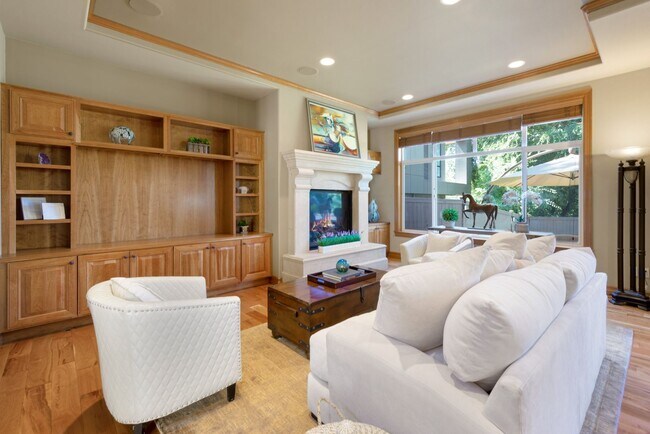 Building Photo - Live the Tuscan Life in Kirkland