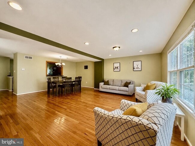 Building Photo - 3409 S Carriage Ct