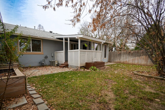 Building Photo - 2569 Camden Ln