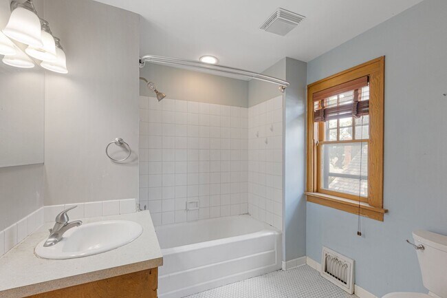 Building Photo - Charming 4 Bed, 2 Bath Home Steps from Elmwood Park