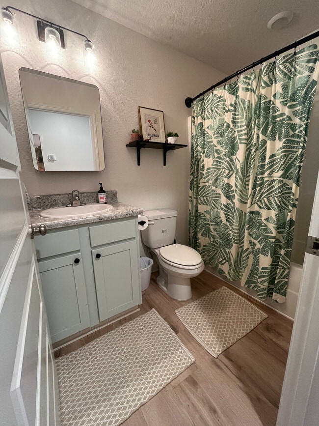 Building Photo - 5236 Peach Dr