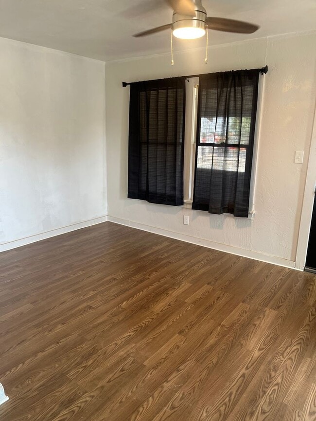 Building Photo - Rent the whole top floor!
