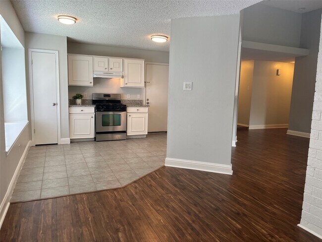 Building Photo - 2703 Hot Springs Dr