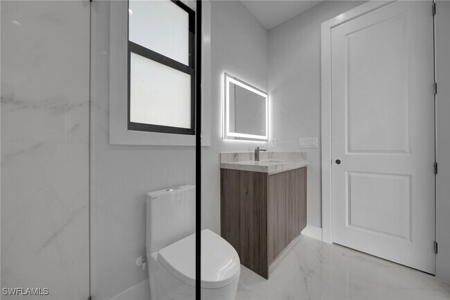 Building Photo - 436 NW 38th Ave