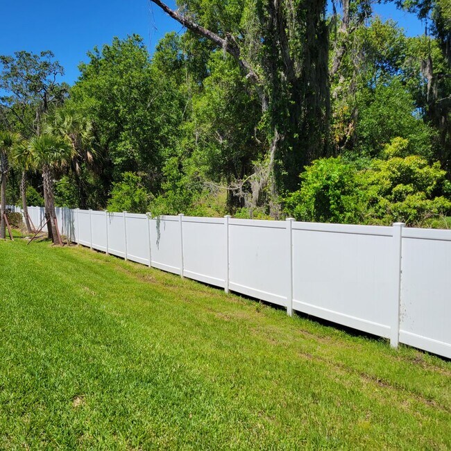 Building Photo - Annual UNfurnished almost BRAND NEW townhome just south of University and Lockwood Ridge!