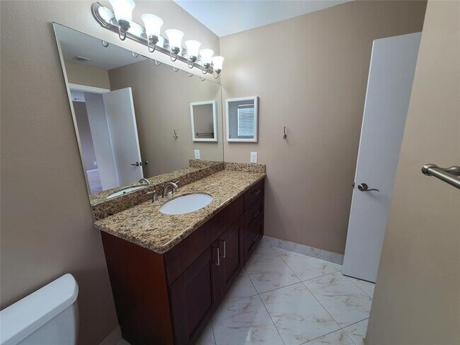 Building Photo - 1427 SW 48th Terrace