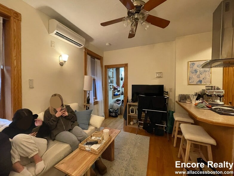 Building Photo - 66 Pinckney St