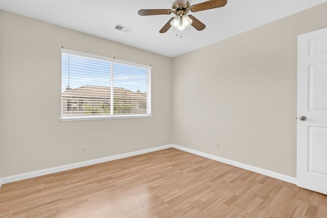 Building Photo - 880 Woodsong Ln