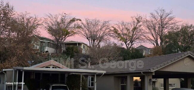 Building Photo - 2990 E Riverside Dr