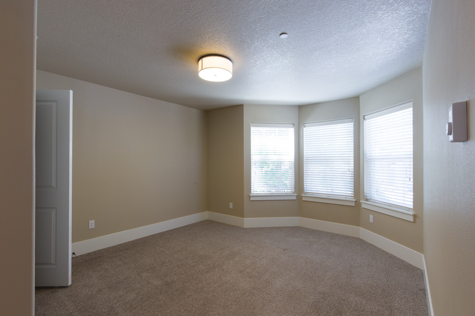 Building Photo - 915 SW 10th St