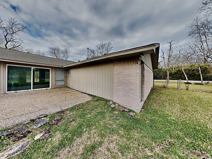 Building Photo - 2405 Avenue G
