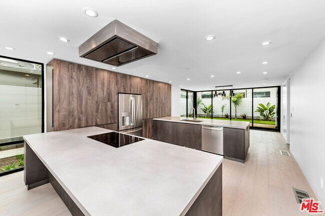 Building Photo - 2714 Highland Ave