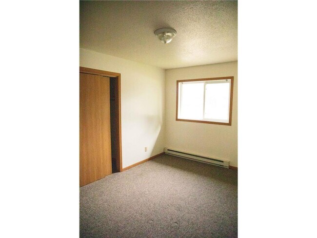 Building Photo - 512 Maple Ln