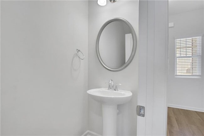 Building Photo - 102 Jaxton St