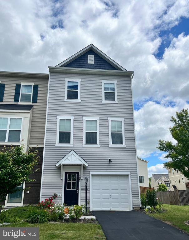 Building Photo - 107 Poinsettia Wy