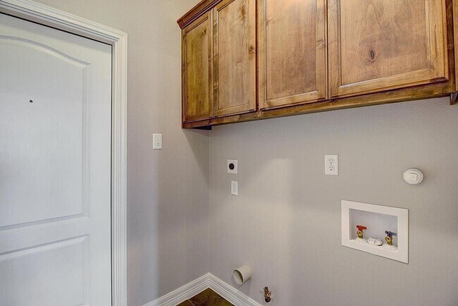 Building Photo - 7530 Sable Creek Dr
