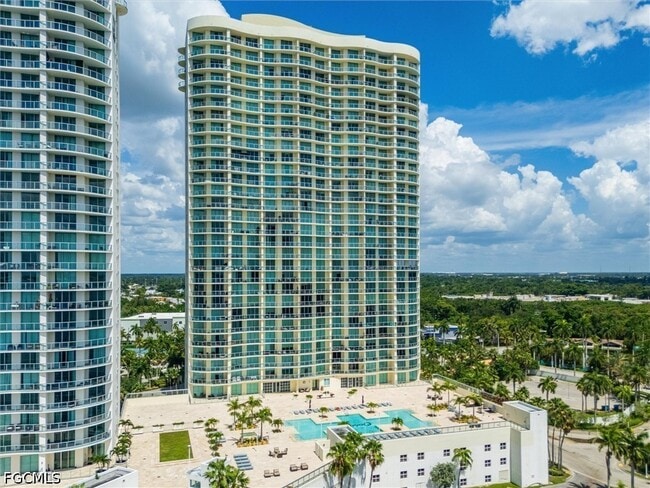 Building Photo - 3000 Oasis Grand Blvd