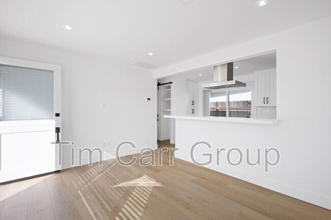 Building Photo - 243 E 20th St