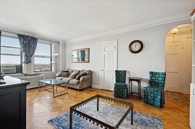 Building Photo - 2000 N Lincoln Park W