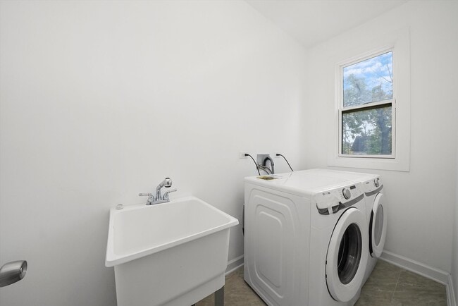 Building Photo - 9771 W 143rd St