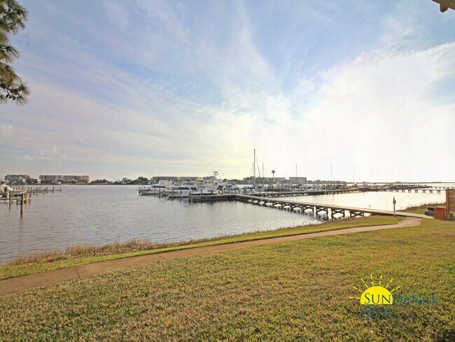 Building Photo - Fully Furnished Condo Unit in Fort Walton Beach!