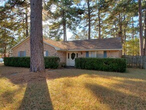 Building Photo - Large home ready for tenant....