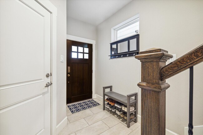 Building Photo - 829 Wakefield Dr