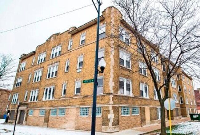 Building Photo - 701 S Karlov