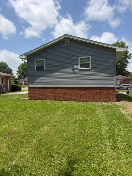 Building Photo - 2020 Val Vista Ct