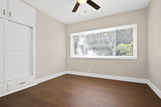 Building Photo - 2620 W Via Corona