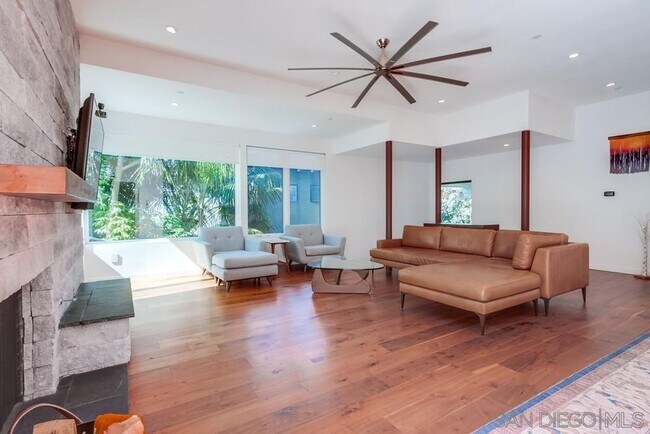 Building Photo - 738 Castro St