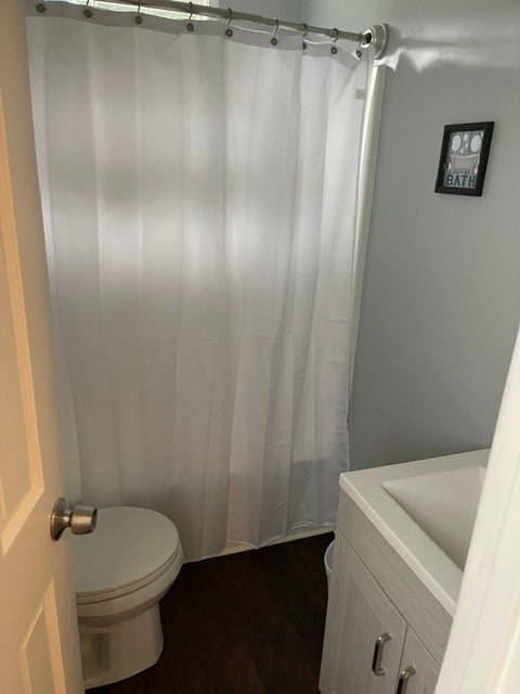 The Bathroom has a full tub/shower. - 3811 Gallatin Pike
