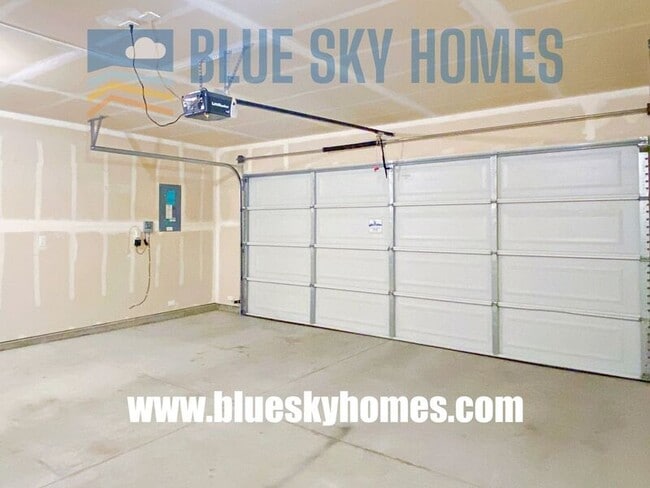 Building Photo - 3672 S Wood River Ave