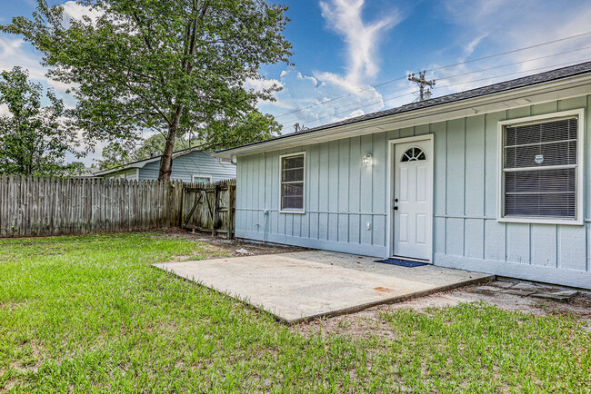 Building Photo - 726 Fleming Rd