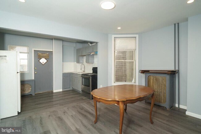 Building Photo - 2557 S 61st St