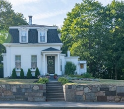 Building Photo - 1104 Pleasant St