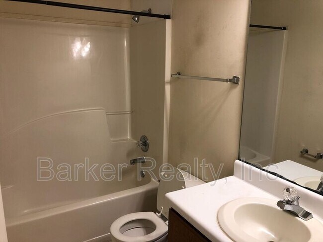 Building Photo - 4929 Coral Ridge Ct