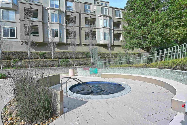 Building Photo - 280 Caldecott Ln