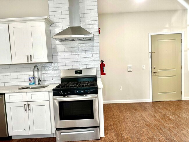 Building Photo - 40 Vroom St