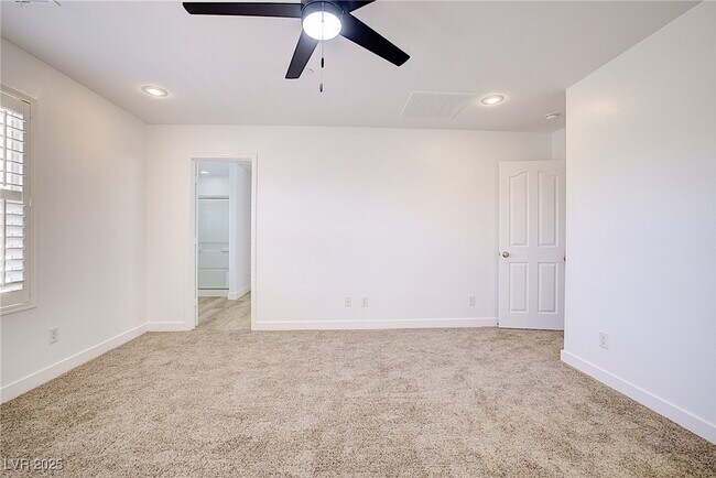 Building Photo - 2120 Waterlily View St