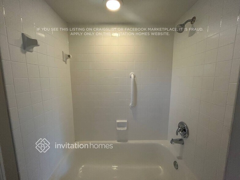 Building Photo - 5244 SW 19th Pl