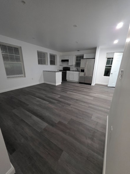 Building Photo - 222 Cross St