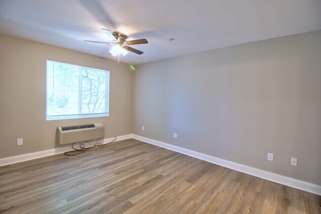 Building Photo - 226 Bertram Dr