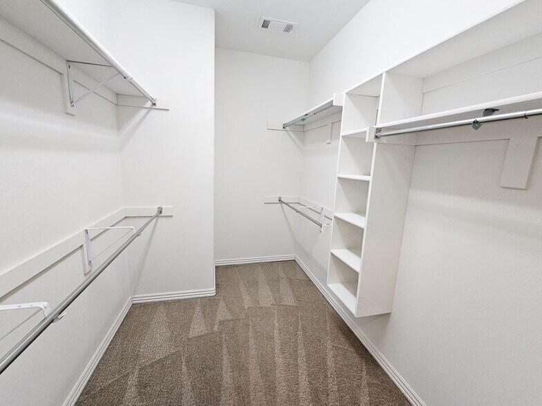 Building Photo - 6807 MARIBETTE RD