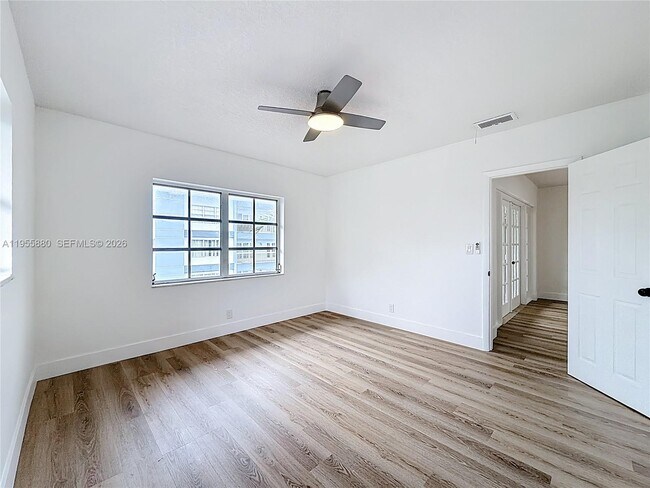 Building Photo - 2424 SE 17th St