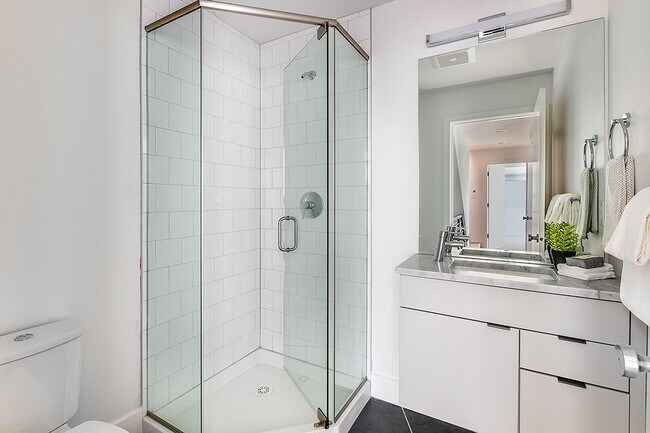 Building Photo - 2Bd/2.25Ba Seattle Townhome