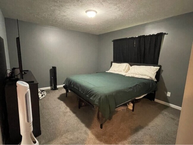 Building Photo - 2304 W George St